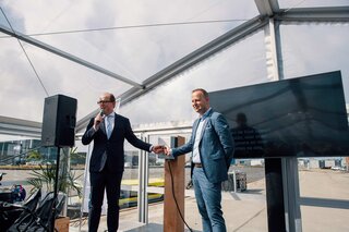 westra-opening-snellaadplein-franeker.jpg